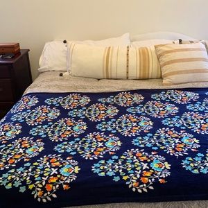 VERA BRADLEY Chandelier Noir Throw Blanket